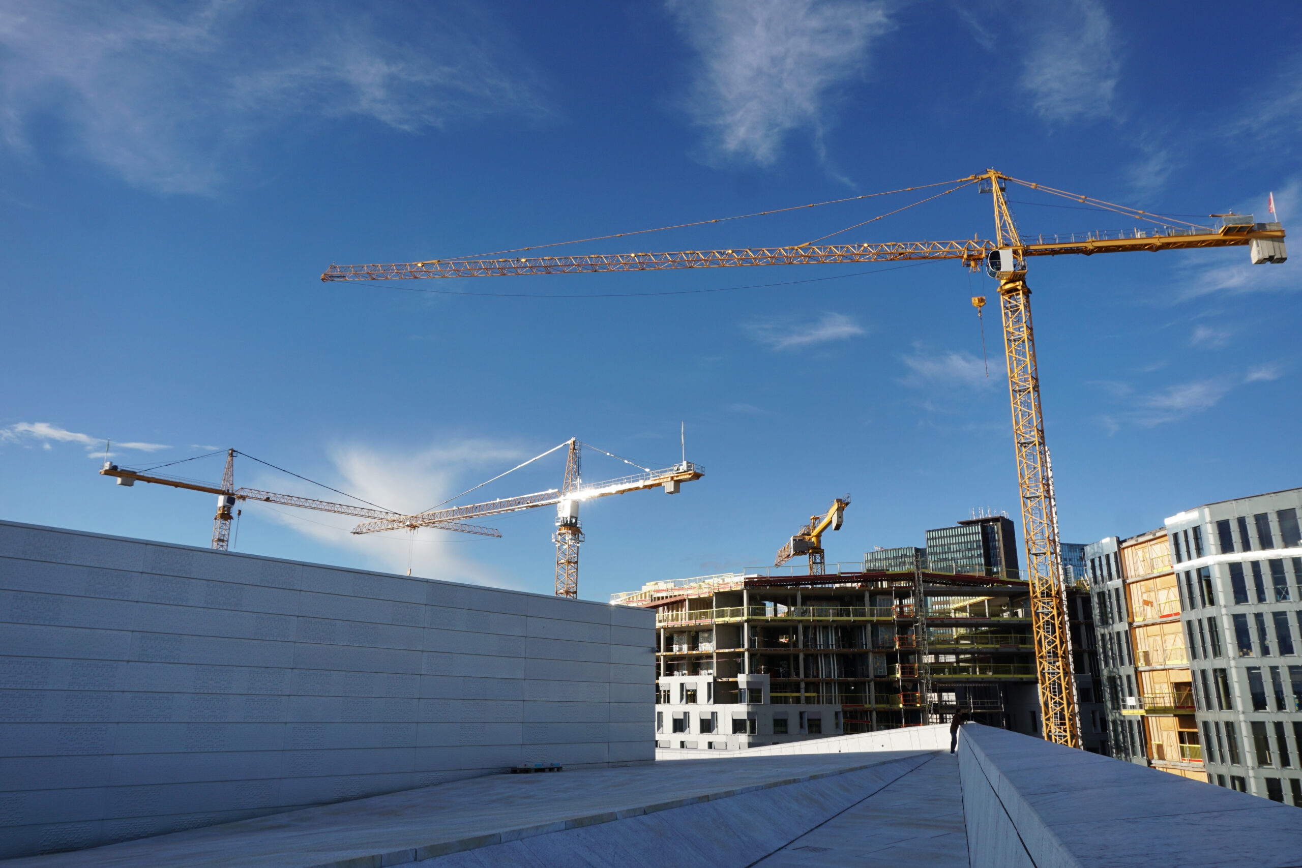 Home cranes in a construction site
